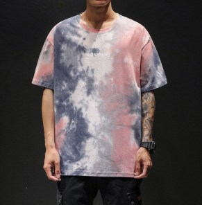 Мужская разноцветная футболка фото